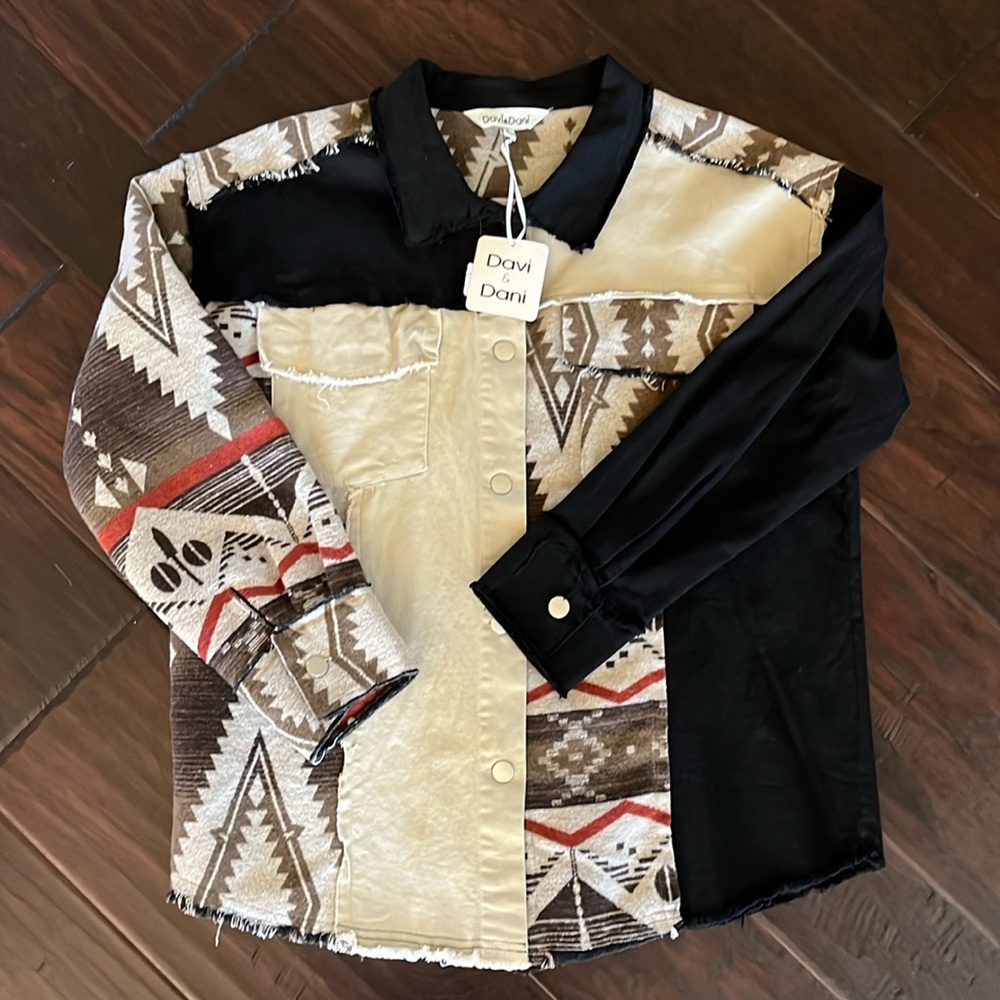 Davi & Dani Aztec Button Front Top Size Small NWT